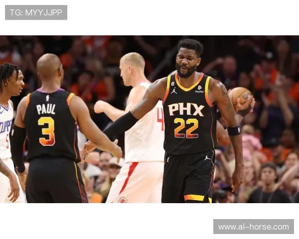 守诺球迷直播吃推文致敬快船队 守诺球迷直播吃推文致敬快船队